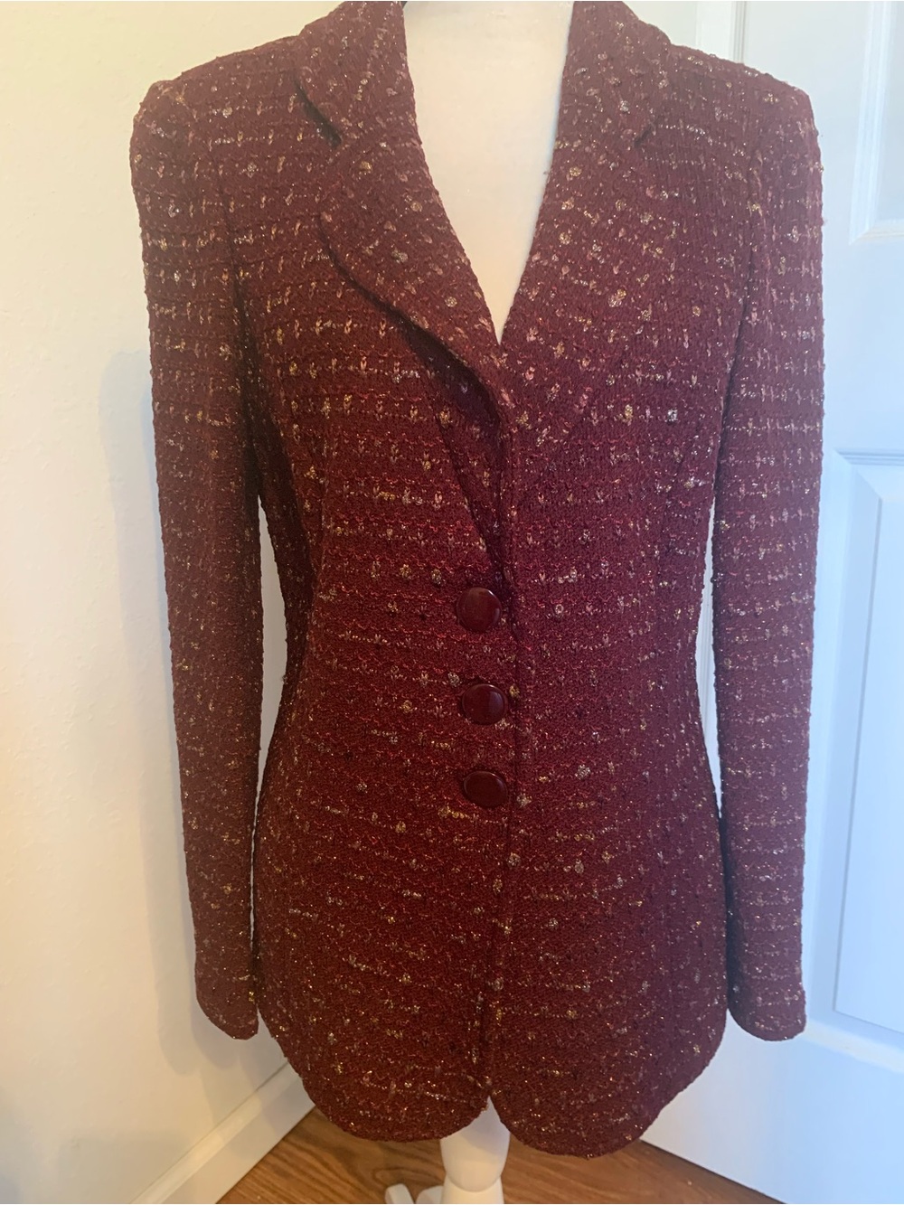 St John women’s jacket blazer size 12 burgundy metallic thread classic old money